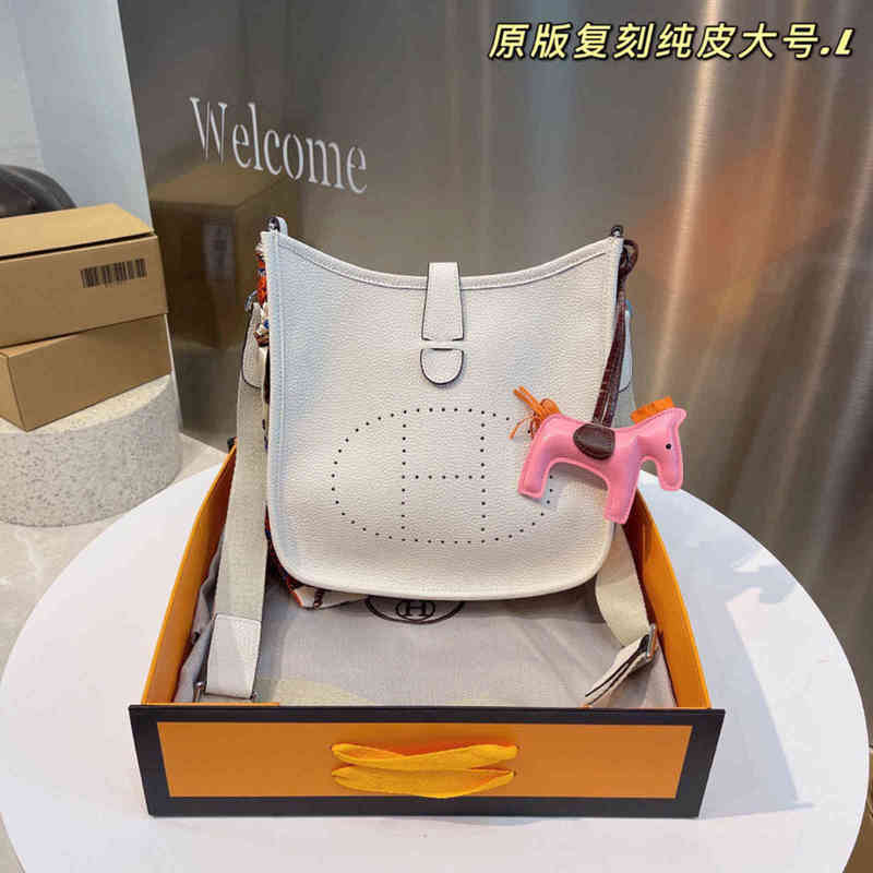 2022 Handbags Luxurys Designer Herme Single Shoulder Messenger Top Cowhide Fashion Versatile
2022 Handbags Luxurys Designer Herme Single Shoulder Messenger Top Cowhide Fashion Versatile