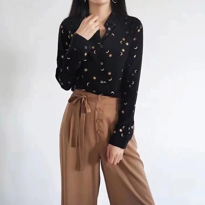 2021 New Incio Da Primavera Blusa Feminina Bronzeamento Estrelas Lua Impresso De Seda Senhoras Manga Longa Camisas e Topos Roupas Femininas, Black
2021 New Incio Da Primavera Blusa Feminina Bronzeamento Estrelas Lua Impresso De Seda Senhoras Manga Longa Camisas e Topos Roupas Femininas, Black