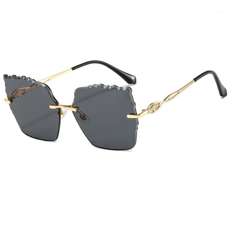 Sunglasses 2021 Summer Rimless Women Brand Designer High Quality Gradient Sun Glasses Female Trimming Mirror Goggles UV4001
Sunglasses 2021 Summer Rimless Women Brand Designer High Quality Gradient Sun Glasses Female Trimming Mirror Goggles UV4001