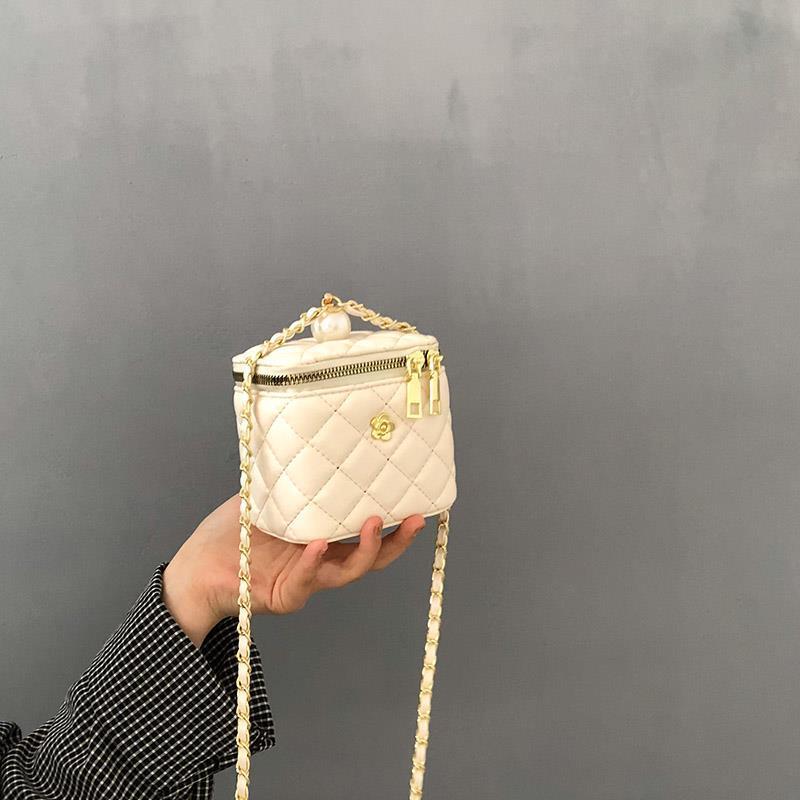 Evening Bags Summer Women Fashion Mini Macarons Diamond Plaid Chain Shoulder Messenger Box Ladies Trend Pearl Zipper Portable Square Bag
Evening Bags Summer Women Fashion Mini Macarons Diamond Plaid Chain Shoulder Messenger Box Ladies Trend Pearl Zipper Portable Square Bag