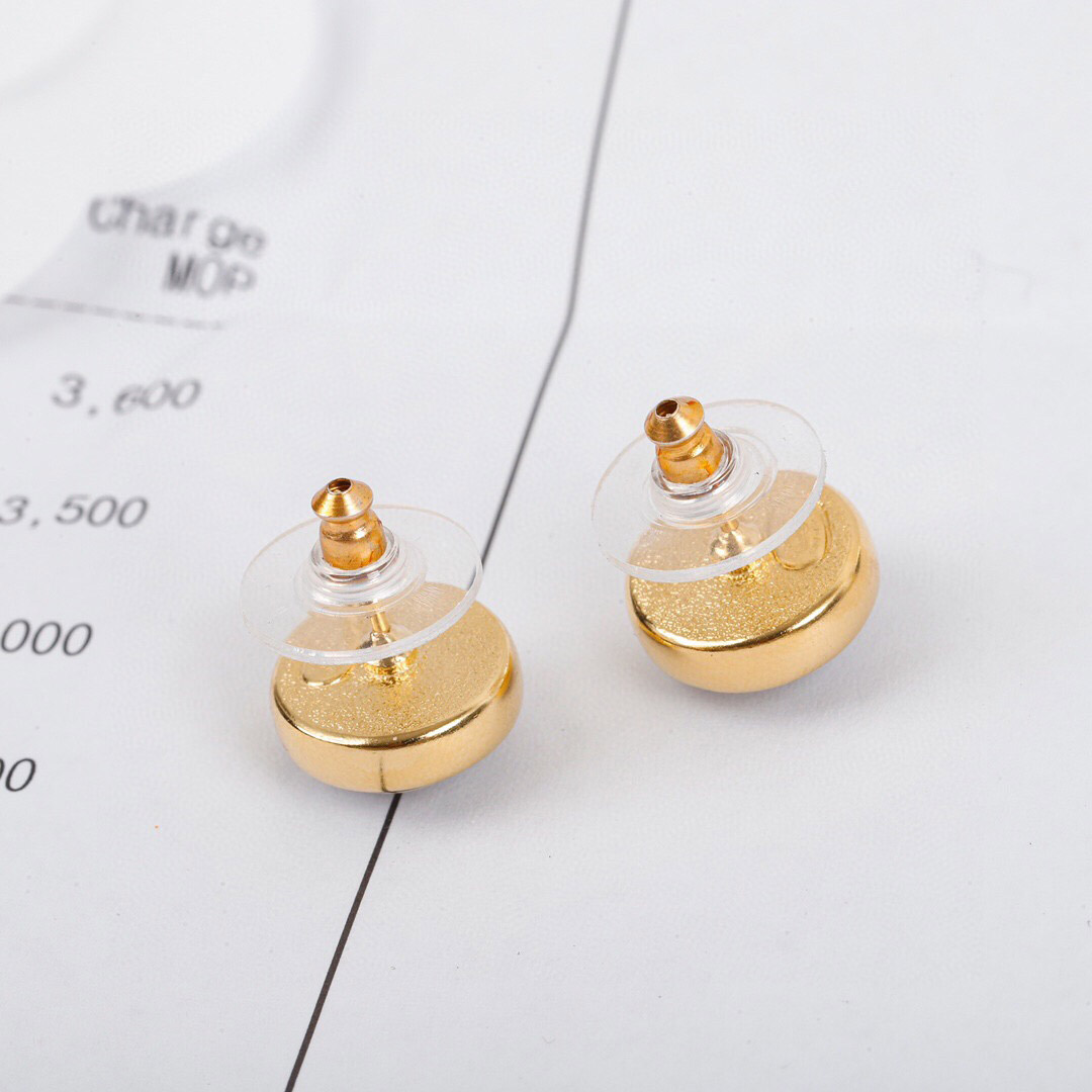 2021 Top quality stud earring with black color and sparkly diamond design for women birthday gift jewelry have box stamp PS3393
2021 Top quality stud earring with black color and sparkly diamond design for women birthday gift jewelry have box stamp PS3393