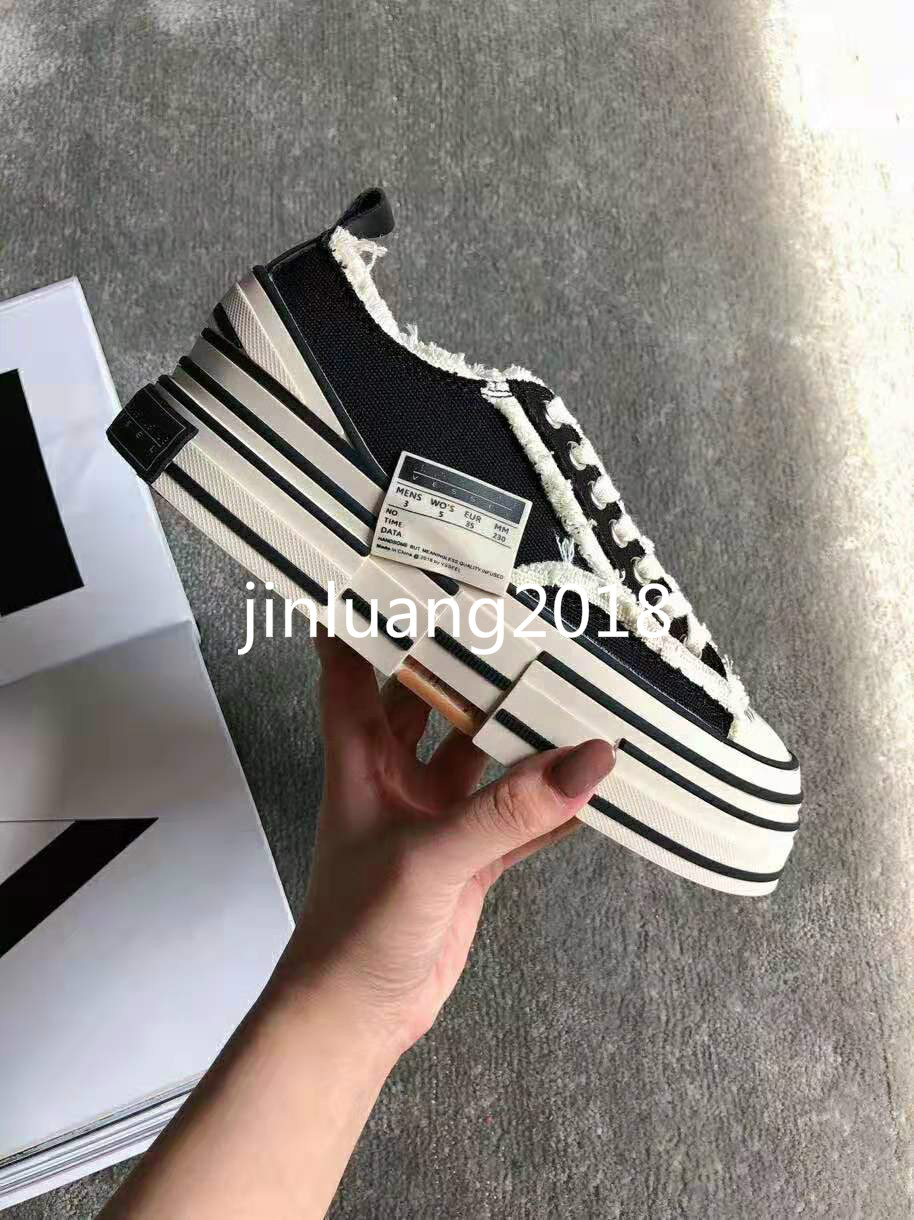 XVessel Mens Womens High Quality Canvas Sneakers Luxury Fashion Designer Black White Pink Vessel Tripe S Peace by Piece Speed Athletic Shoes
XVessel Mens Womens High Quality Canvas Sneakers Luxury Fashion Designer Black White Pink Vessel Tripe S Peace by Piece Speed Athletic Shoes