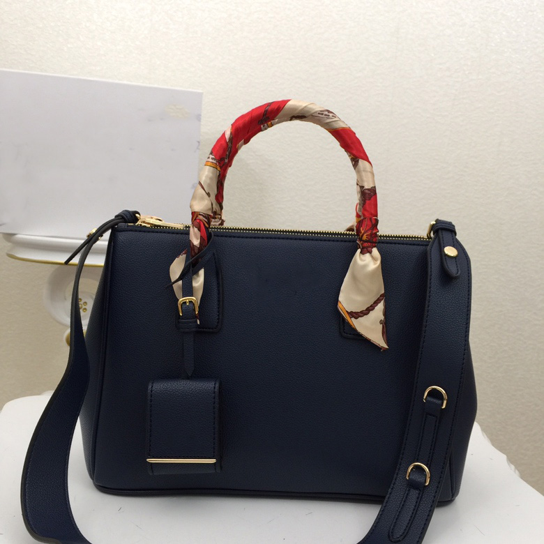 Leather Handbags Women Shoulder Bags luxury designer bag genuine lychee grain cowhide double zipper handbag high quality ladies sweet
Leather Handbags Women Shoulder Bags luxury designer bag genuine lychee grain cowhide double zipper handbag high quality ladies sweet