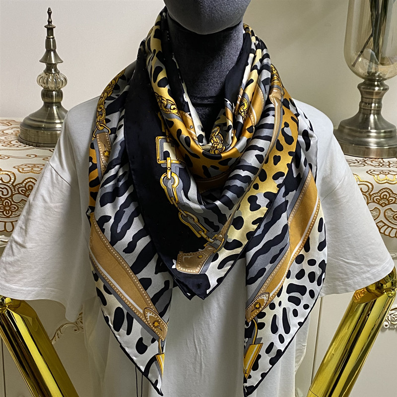 New style women's square scarf scarves good quality 100% twill silk material pint letters leopard grain pattern size 110cm - 110cm
New style women's square scarf scarves good quality 100% twill silk material pint letters leopard grain pattern size 110cm - 110cm