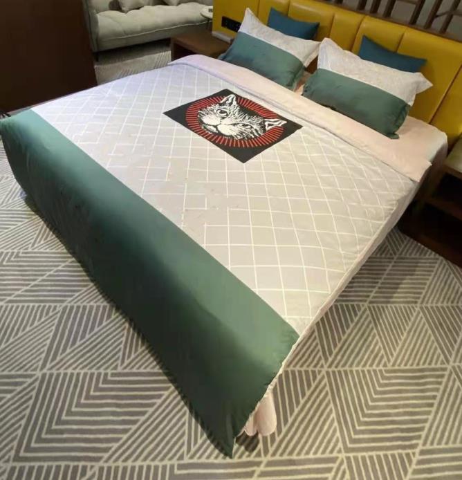 Cotton 4pcs Bedding Sets Machine Washing Letter Strip BedClothes Pillow Sheet Woven Adult Soft Size Solid Color
Cotton 4pcs Bedding Sets Machine Washing Letter Strip BedClothes Pillow Sheet Woven Adult Soft Size Solid Color
