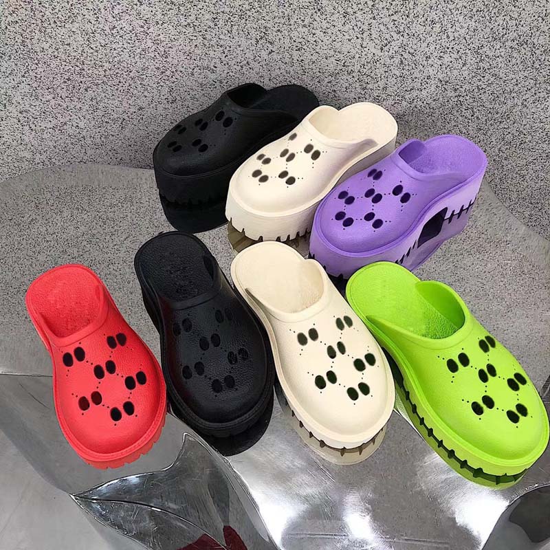 2021 luxurious Designer slippers women sandals fashion beach shoes Thick bottom non-slip classical hole slipper with box size 35-40, Shoeboxes cannot be purchased separately
2021 luxurious Designer slippers women sandals fashion beach shoes Thick bottom non-slip classical hole slipper with box size 35-40, Shoeboxes cannot be purchased separately