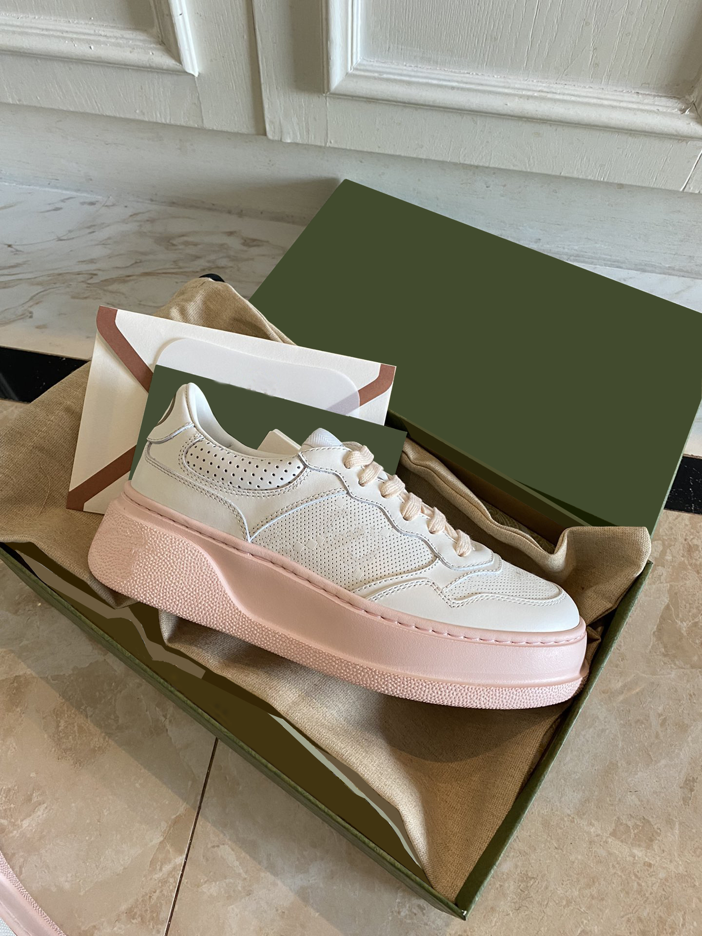 embossed sneaker Designer luxury shoes casual shoes men women Calfskin Rubber Outdoor Trainers, Color 10
embossed sneaker Designer luxury shoes casual shoes men women Calfskin Rubber Outdoor Trainers, Color 10