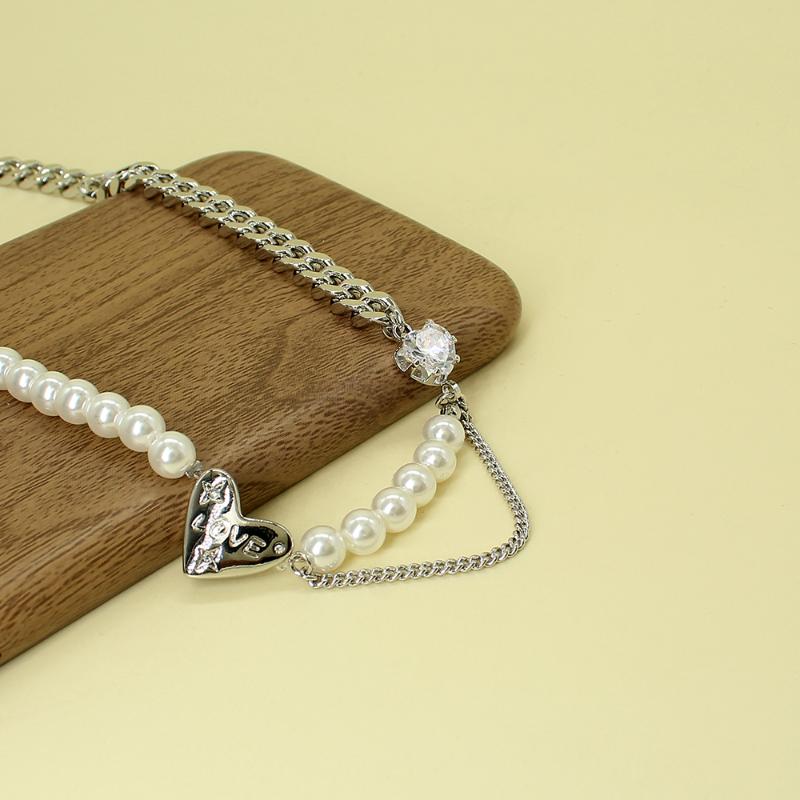 Chokers Delicate Female Love Heart Pendant Women Christmas Choker Chunky Generous Simple Imitation Pearls Temperament Fashion Necklace
Chokers Delicate Female Love Heart Pendant Women Christmas Choker Chunky Generous Simple Imitation Pearls Temperament Fashion Necklace