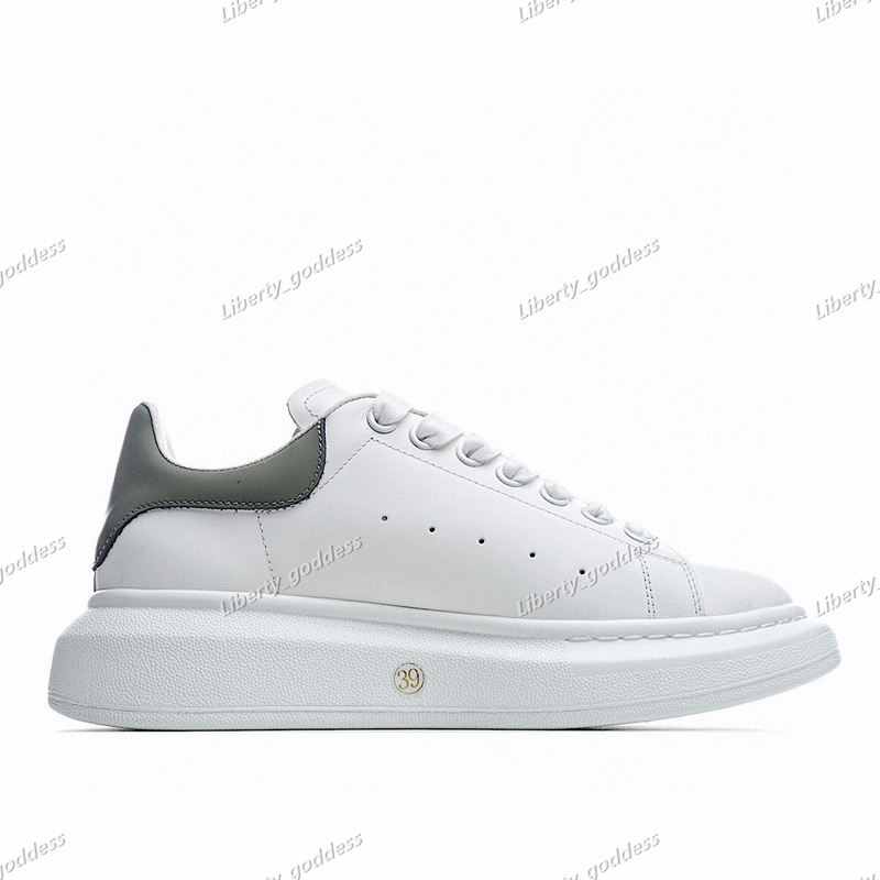 2021 Classic designer best seller colors oversized sneaker Increase all-match shoes high white men women shoes Suede velvet Leather
2021 Classic designer best seller colors oversized sneaker Increase all-match shoes high white men women shoes Suede velvet Leather