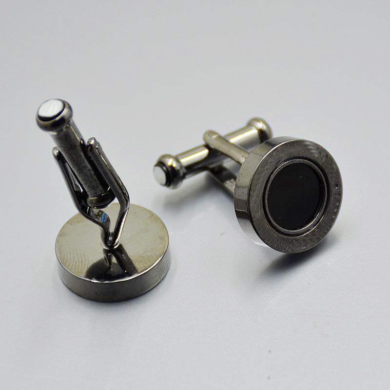 Luxury Designer Cufflinks French Cuff Links Classic Shirt Accessories For Men High Quality Top Wedding Gifts, Silver
Luxury Designer Cufflinks French Cuff Links Classic Shirt Accessories For Men High Quality Top Wedding Gifts, Silver
