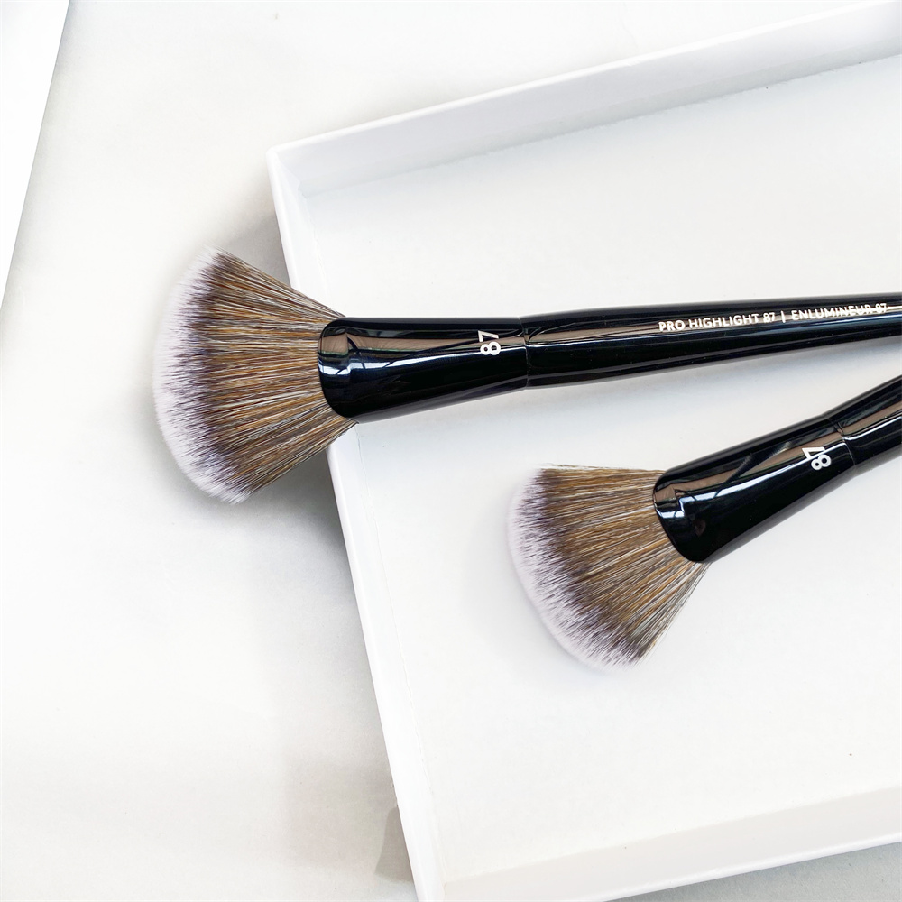 New PRO Highlight Fan Makeup Brush #87 - Soft Bristle Fan Shaped Effortless All-Over Highlighting Powder Cosmetics Beauty Tools
