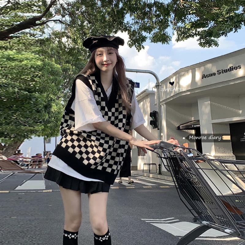Women's Vests Chessboard Plaid Sweater Vest Women V-neck Knitted Wear Spring And Autumn Thin 2021 Style Top, Black
Women's Vests Chessboard Plaid Sweater Vest Women V-neck Knitted Wear Spring And Autumn Thin 2021 Style Top, Black