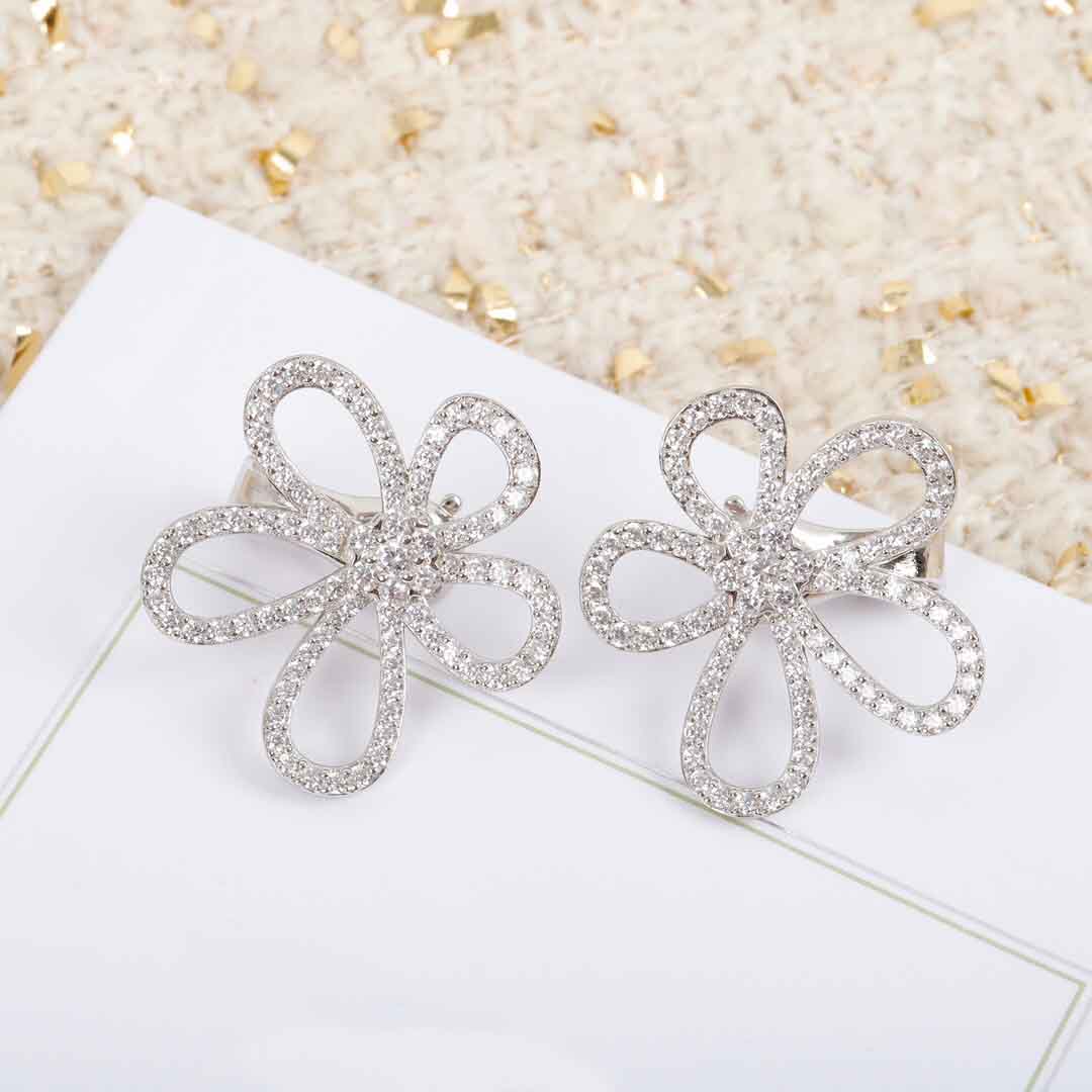 S925 silver luxurious quality Large size hollow flower with diamond for women wedding jewelry gift in platinum color free shipping WEB 153 
S925 silver luxurious quality Large size hollow flower with diamond for women wedding jewelry gift in platinum color free shipping WEB 153