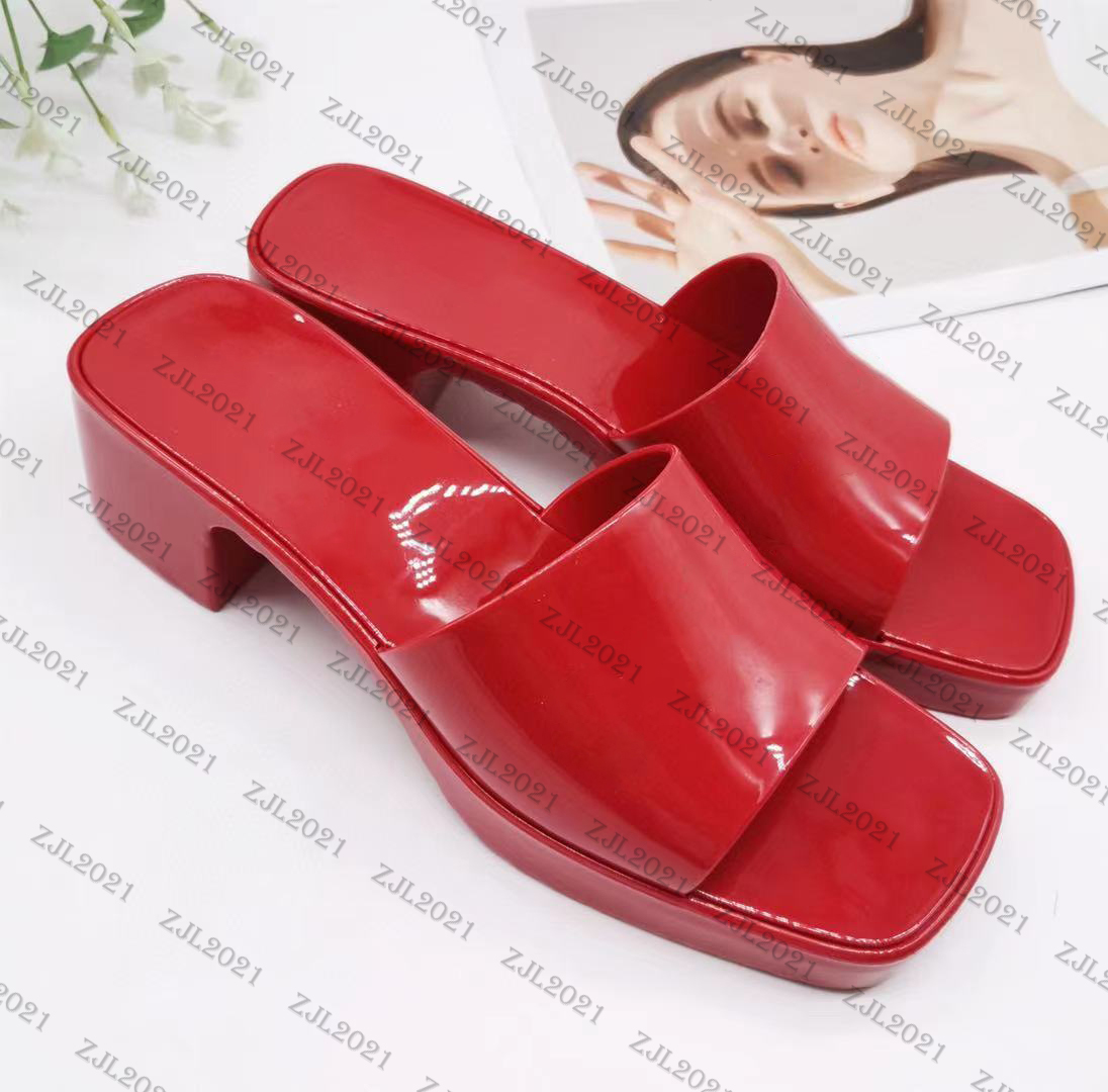 2021 luxury designer fashion jelly slippers thick candy-colored square waterproof platform to wear water shoes short, Black
2021 luxury designer fashion jelly slippers thick candy-colored square waterproof platform to wear water shoes short, Black