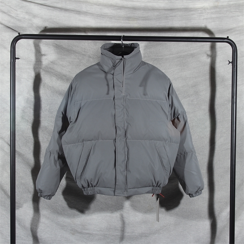 New Essentials Reflect Light Padded Jacket Oversized Winter Jacket Men Women Couples High Neck FOG Warm Bomber Jacket 210222, Black
New Essentials Reflect Light Padded Jacket Oversized Winter Jacket Men Women Couples High Neck FOG Warm Bomber Jacket 210222, Black