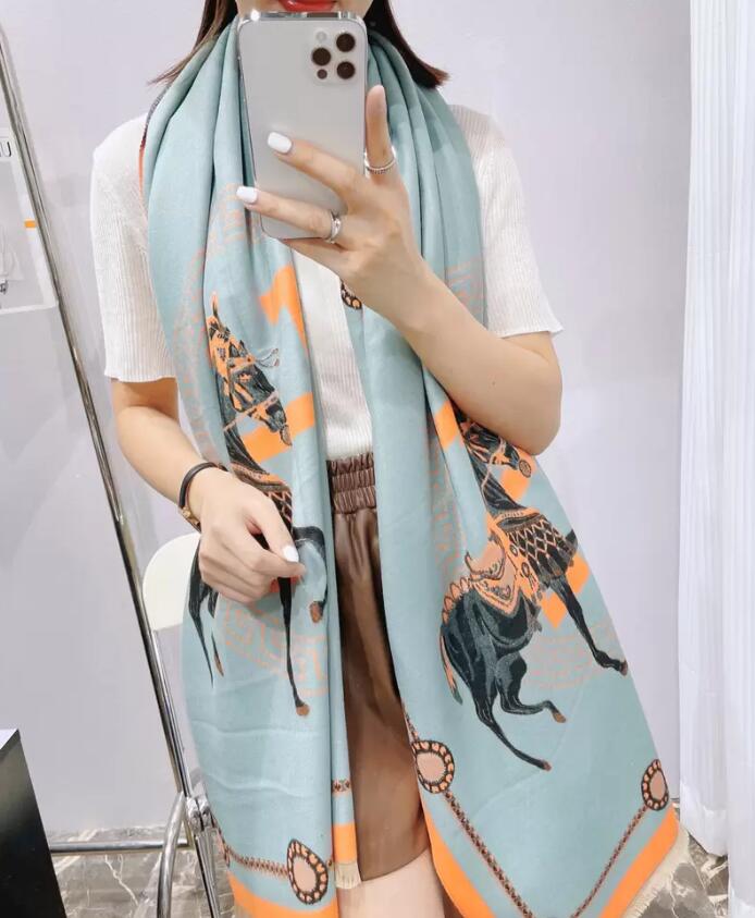 Luxury Cashmere Silk Scarf Fashion Warm Designer Winter 180*65cm Brand Letter Print Designer Woman Scarves
Luxury Cashmere Silk Scarf Fashion Warm Designer Winter 180*65cm Brand Letter Print Designer Woman Scarves