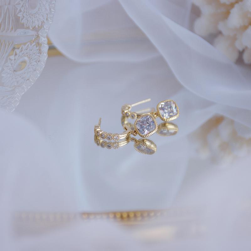 Stud 14k Real Gold Fashion Jewelry Square Crystal C-shaped Exquisite Earrings For Woman Holiday Party Elegant Earring
Stud 14k Real Gold Fashion Jewelry Square Crystal C-shaped Exquisite Earrings For Woman Holiday Party Elegant Earring