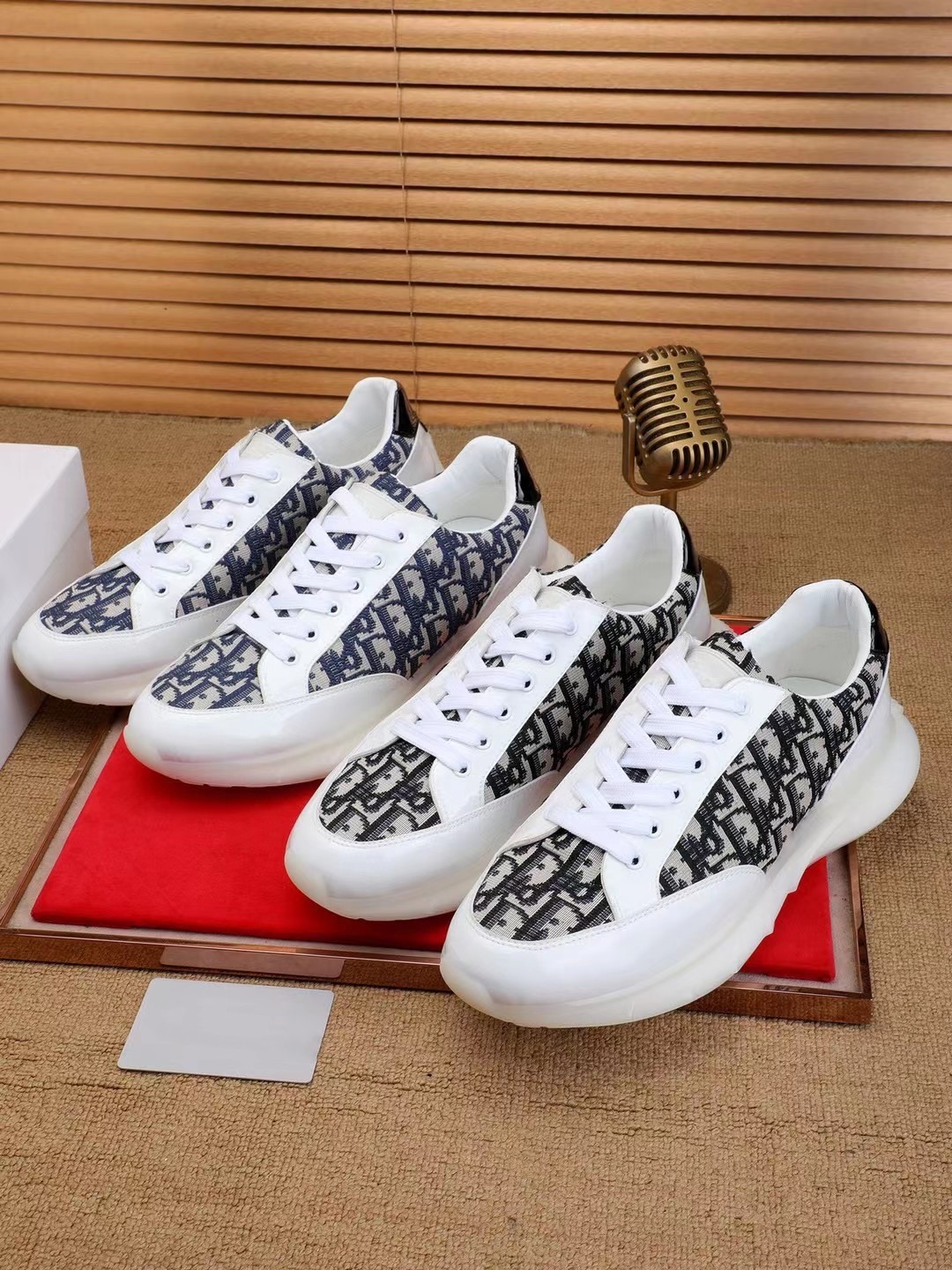 New Classic Men Arrival Fashion Men Casual Shoes Sneakers Shoes Top Quality Genuine Leather Bee Embroidered 38-44 Bottoms Shoes, Black
New Classic Men Arrival Fashion Men Casual Shoes Sneakers Shoes Top Quality Genuine Leather Bee Embroidered 38-44 Bottoms Shoes, Black