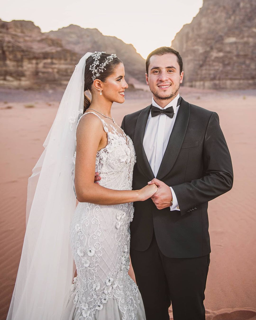 Mermaid Lace Amazing Backless Wedding Dresses Beaded Bateau Neck Appliqued Bridal Gowns Sweep Train Robe De Marie