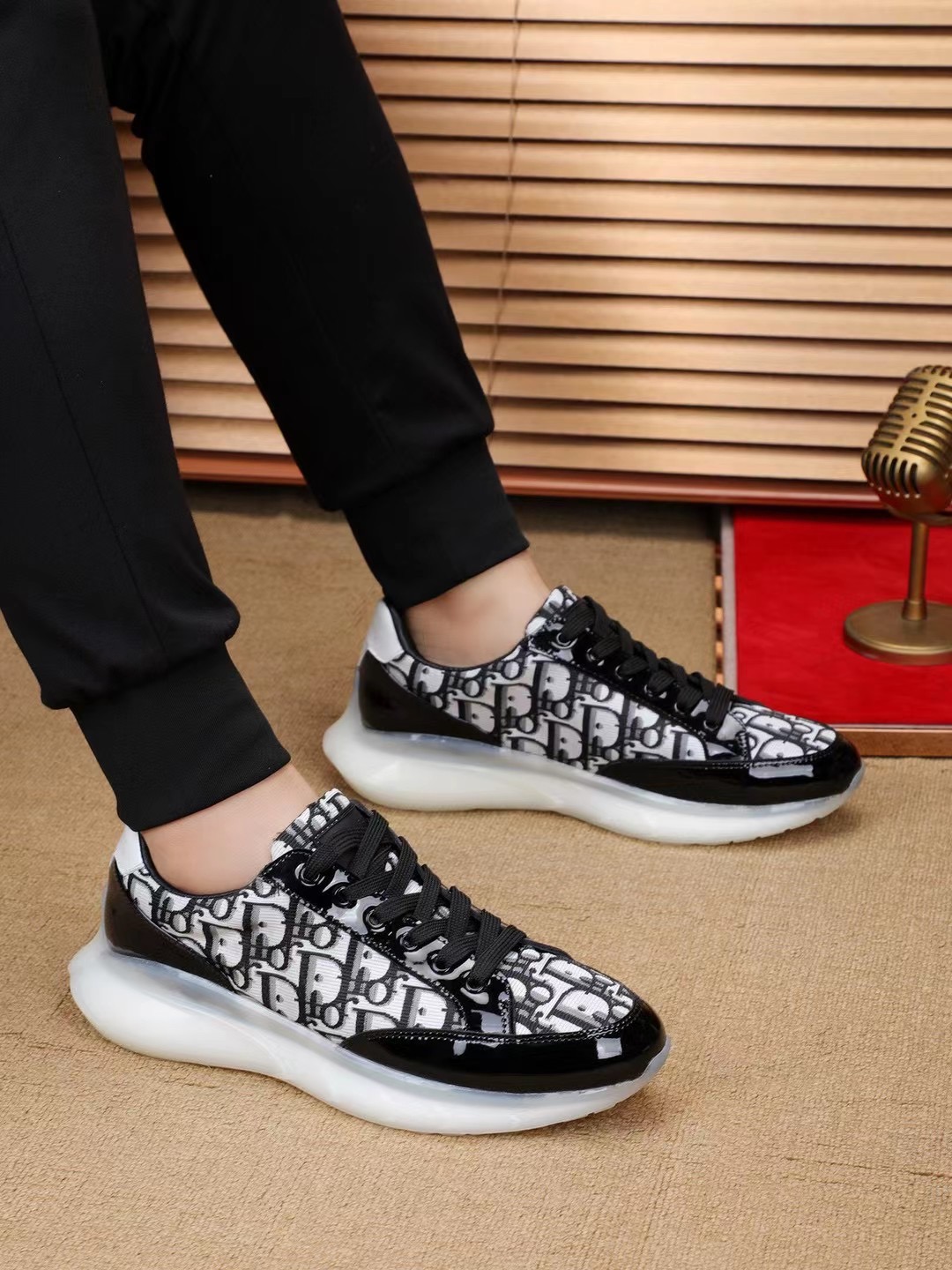 2021 Hot Sale Red Bottom Low Cut Spikes Flats Shoes Leather Sneakers Casual Shoes With Box Dust Bag Classic Men Sandals shoes, Black 
2021 Hot Sale Red Bottom Low Cut Spikes Flats Shoes Leather Sneakers Casual Shoes With Box Dust Bag Classic Men Sandals shoes, Black