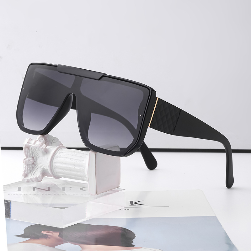 Summer Beauty ladies sunglasses new fashion luxury glasses trendy personality net celebrity
Summer Beauty ladies sunglasses new fashion luxury glasses trendy personality net celebrity