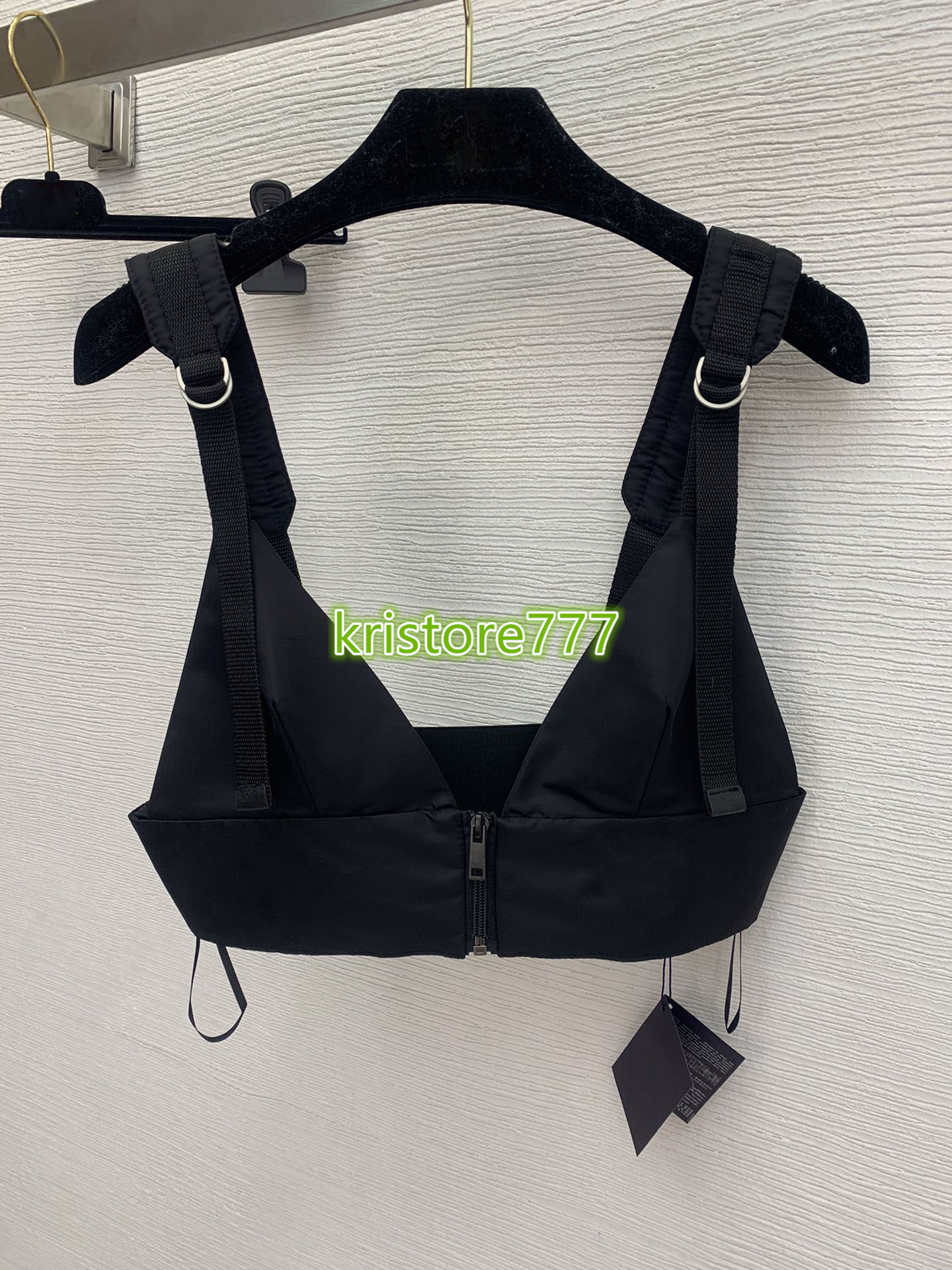 high end custom women' bra t-shirt vest sleeveless activewear tee with triangle pattern 2021 girls casual runway pullover camisole tops, Black
high end custom women' bra t-shirt vest sleeveless activewear tee with triangle pattern 2021 girls casual runway pullover camisole tops, Black