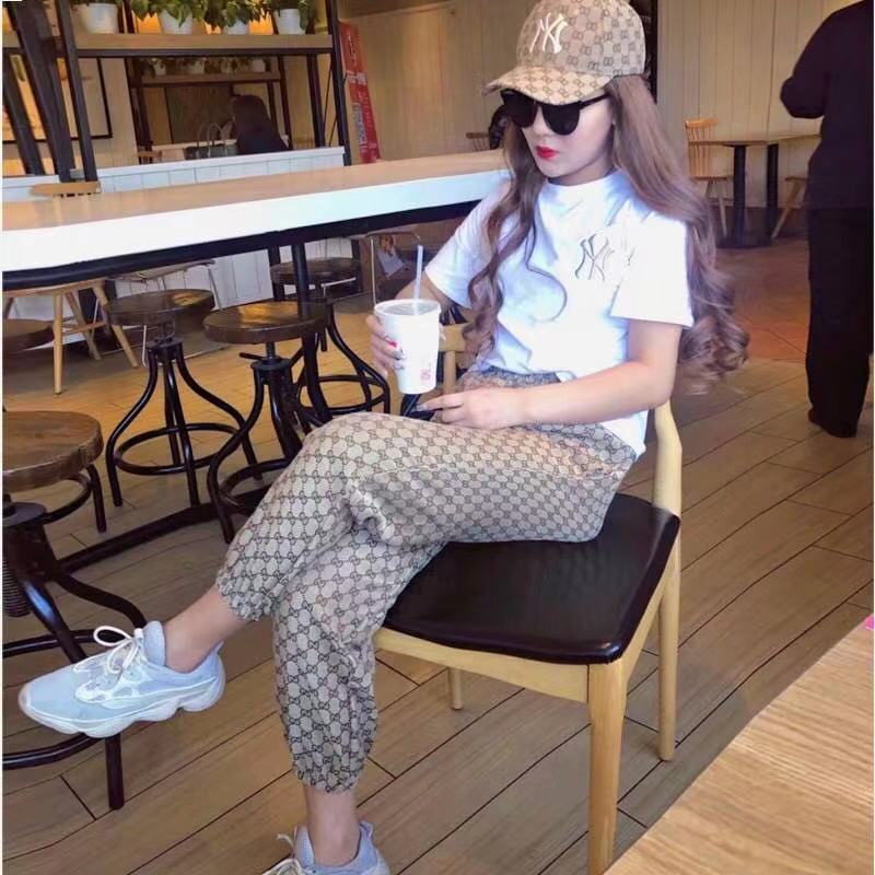 Social female fashion suit fast hand web celebrity holds pan ting to be the same as embroidered short sleeve T-shirt + bundle foot leisure p, White
Social female fashion suit fast hand web celebrity holds pan ting to be the same as embroidered short sleeve T-shirt + bundle foot leisure p, White