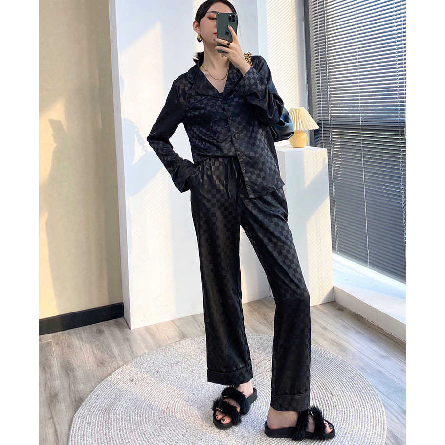Spring and Autumn Ice Silk Pyjamas Ins Black White Silk Home Clothes Can Wear Outside ,Fashion Pajama Set Women 211007