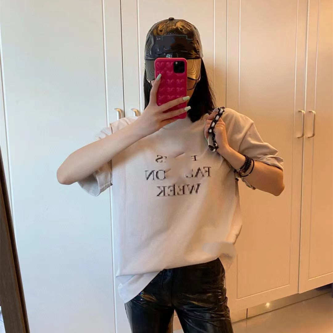 Luxury design Correct version Jimo summer bclg fuzzy letter print short sleeve T-shirt, Nai cha se
Luxury design Correct version Jimo summer bclg fuzzy letter print short sleeve T-shirt, Nai cha se