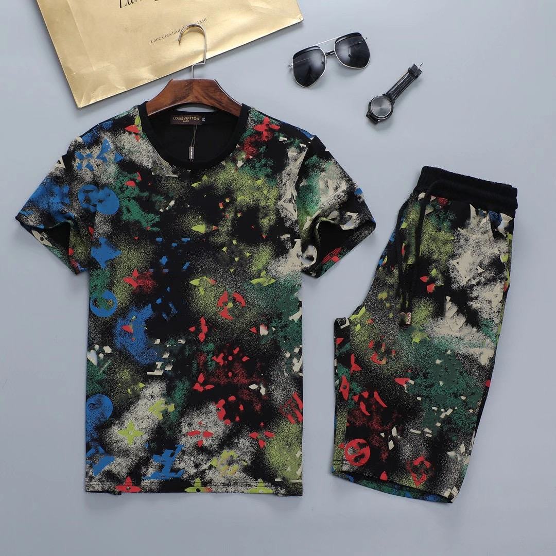 2021 Luxurys Designers Men Tracksuit Summer Clothing Short Sleeved Sweat Suits 2 Pcs Sets T Shirt Jogger Suit Shorts Casual Male Sports Wear
2021 Luxurys Designers Men Tracksuit Summer Clothing Short Sleeved Sweat Suits 2 Pcs Sets T Shirt Jogger Suit Shorts Casual Male Sports Wear