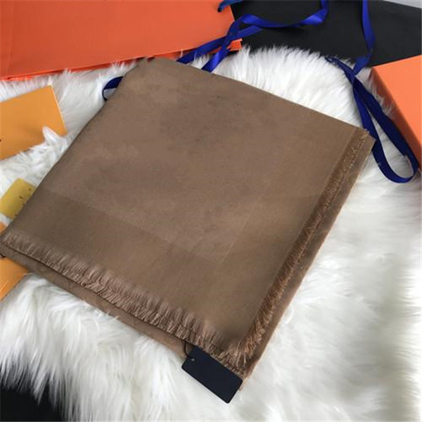 Beautiful 140x140cm Silk and wool Scarves autumn and winter Scarf Man Women Shawl square Neck letter flower Clover Scarf Highly Quality
Beautiful 140x140cm Silk and wool Scarves autumn and winter Scarf Man Women Shawl square Neck letter flower Clover Scarf Highly Quality