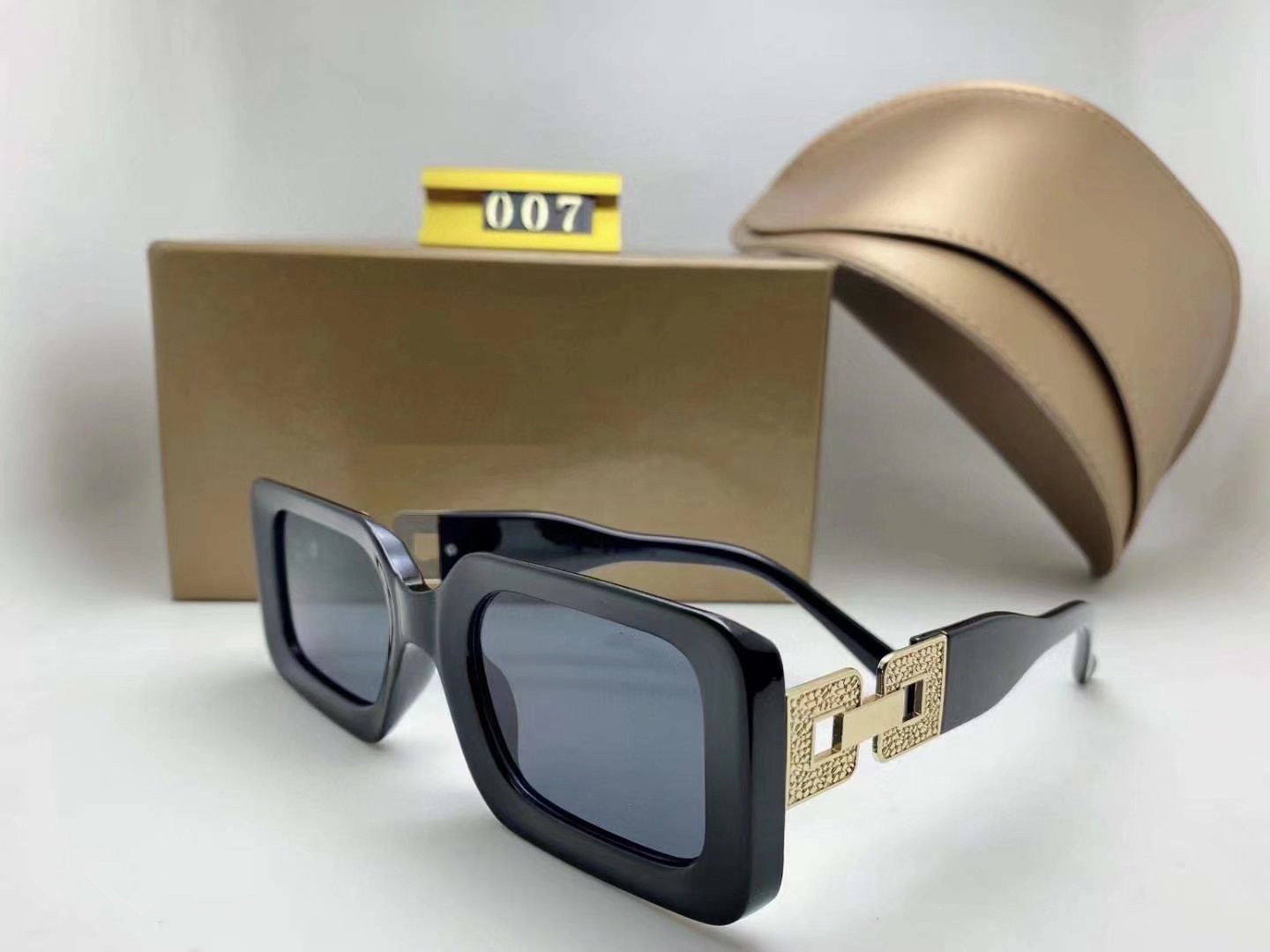 2022 Designer Square Sunglasses 007 Men Women Vintage Shades Driving Polarized Male Sun Glasses Fashion Metal Plank Eyewear with box
2022 Designer Square Sunglasses 007 Men Women Vintage Shades Driving Polarized Male Sun Glasses Fashion Metal Plank Eyewear with box