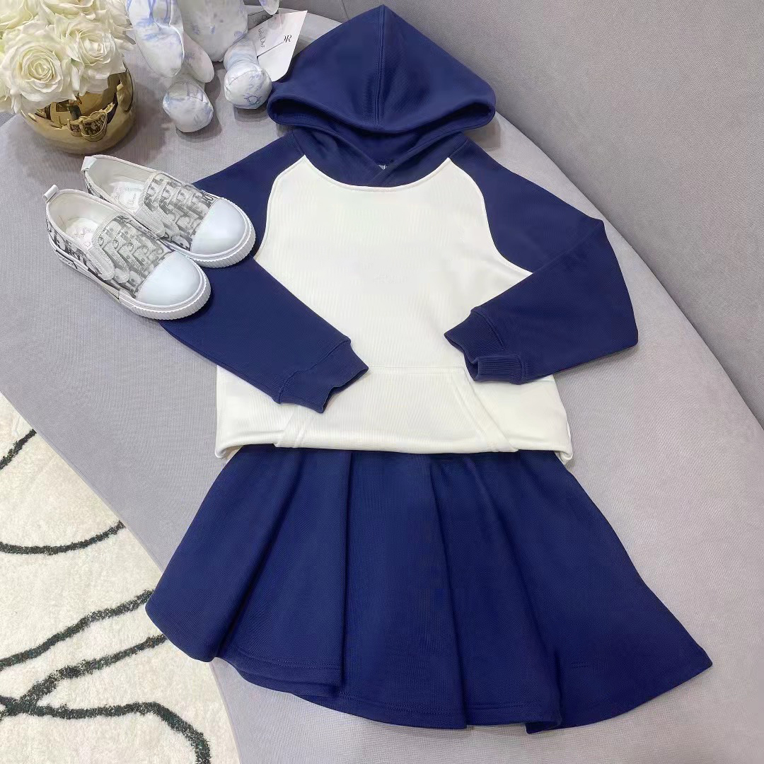 Kids Designer Clothing Sets New Luxury letter Printed Tracksuits Fashion Jackets pullover pants skirts Casual Sports Preppy Style Sweatshirt Boys girls Clothes, As picture
Kids Designer Clothing Sets New Luxury letter Printed Tracksuits Fashion Jackets pullover pants skirts Casual Sports Preppy Style Sweatshirt Boys girls Clothes, As picture