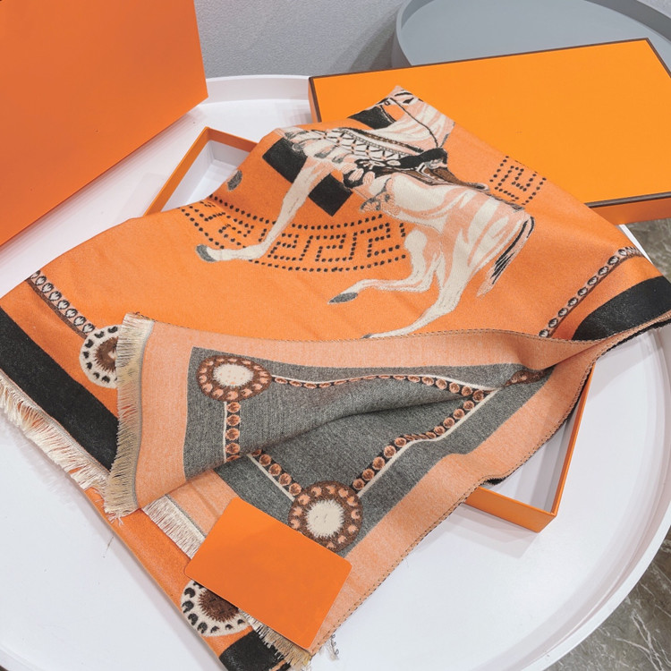 Rich and luxurious designer lady cashmere blended scarf, delicate thickened carriage print double-sided two-color shawl 5 colors
Rich and luxurious designer lady cashmere blended scarf, delicate thickened carriage print double-sided two-color shawl 5 colors