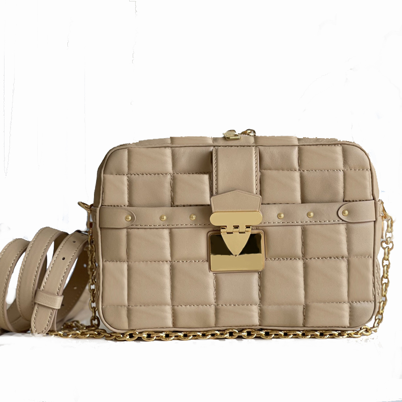 5A Top Quality Camera Bags Sheepskin Embroidery Flap Fashion Mid-sized Soft Wallet Check Shoulderbag Chains Crossbody Handbag With Box B127-2 (59111 59114) BAG0001, Black 59114
5A Top Quality Camera Bags Sheepskin Embroidery Flap Fashion Mid-sized Soft Wallet Check Shoulderbag Chains Crossbody Handbag With Box B127-2 (59111 59114) BAG0001, Black 59114