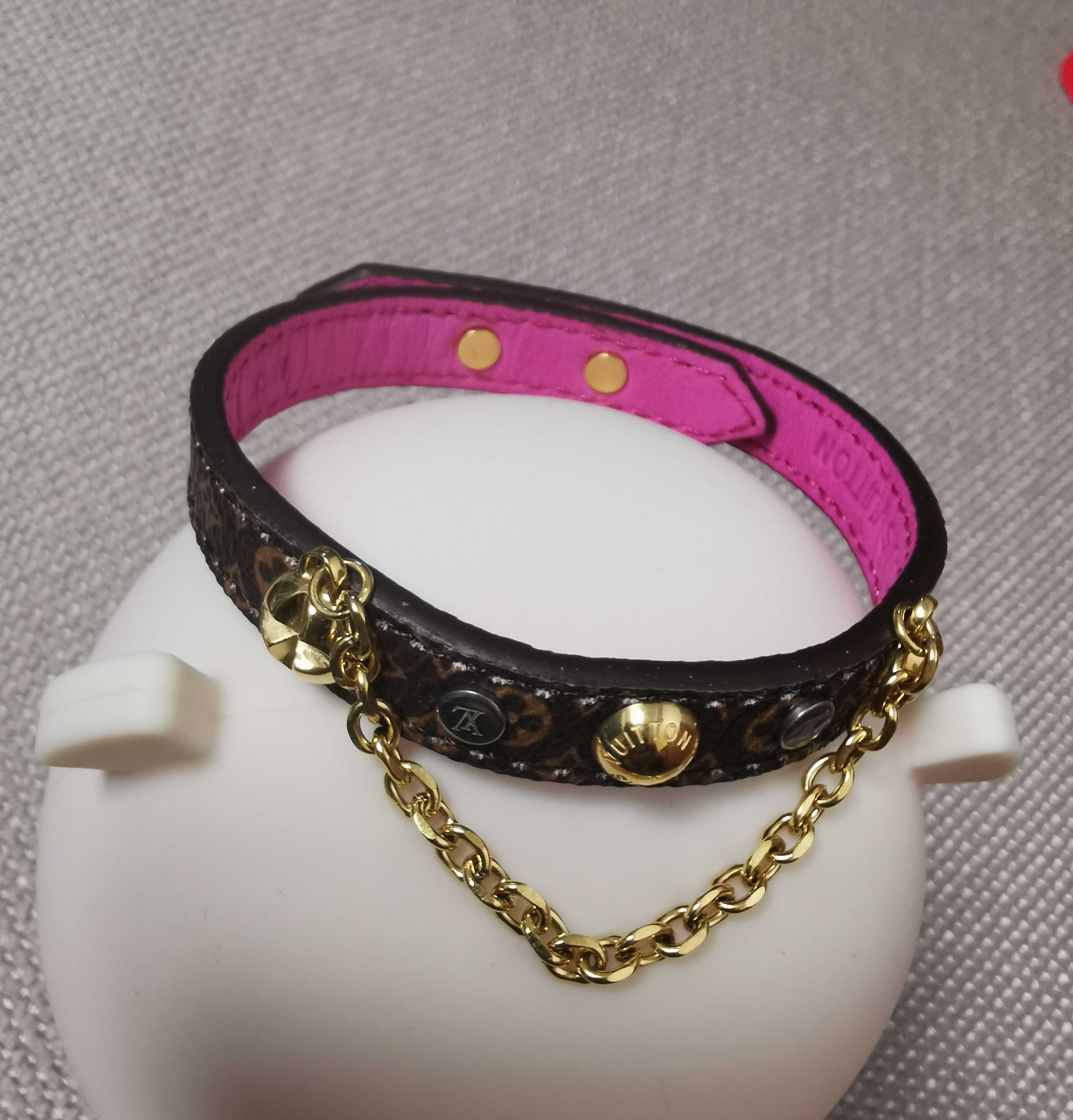2021 Nice item Inside bracelet with fuchsia genuine leathe and chain design for women wedding jewelry gift Have box stamp PS4434
2021 Nice item Inside bracelet with fuchsia genuine leathe and chain design for women wedding jewelry gift Have box stamp PS4434