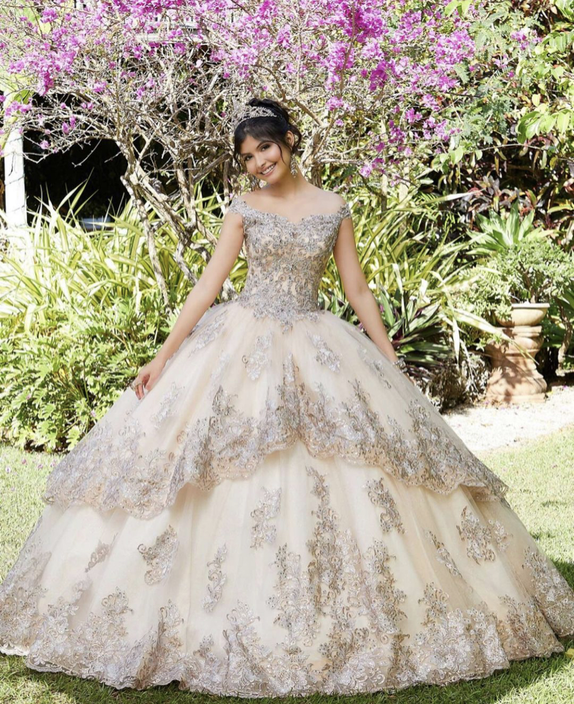 Sky Blue Princess Quinceanera Dresses 2022 Ball Gown Off Shoulder Appliques Lace Sequins Backless Sweet 16 Dress Brithday Party Prom Gowns Vestidos De