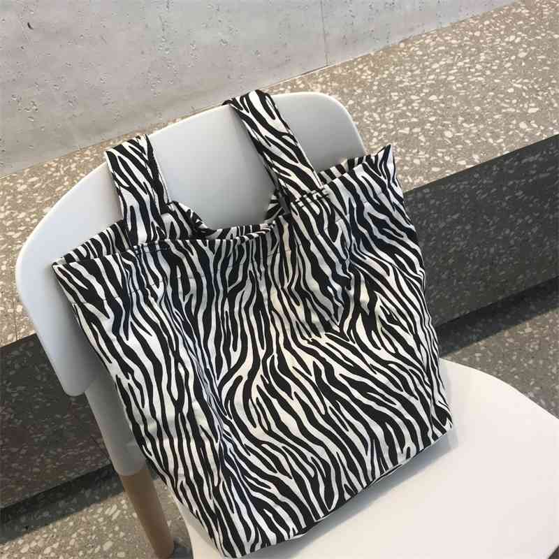 Korean ins autumn and winter leisure versatile large capacity cloth leopard zebra single shoulder portable canvas bag student, Yellow
Korean ins autumn and winter leisure versatile large capacity cloth leopard zebra single shoulder portable canvas bag student, Yellow