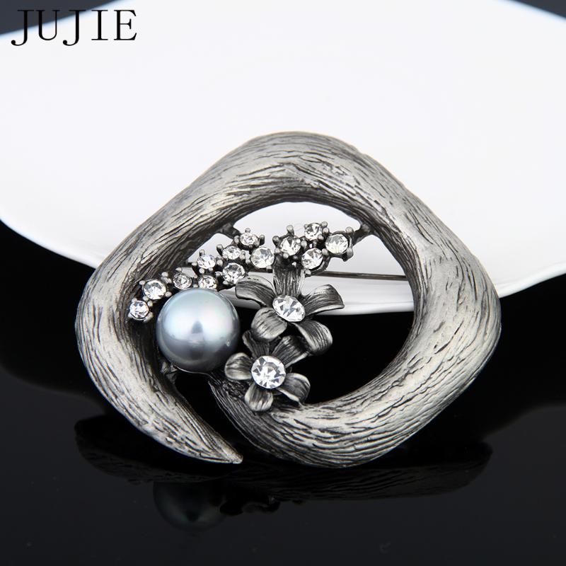 Pins, Brooches JUJIE Vintage Letter G Geometry Crystal Flower Brooch For Women Simulated Pearl Scarf Pin Fashion Jewelry Drop
Pins, Brooches JUJIE Vintage Letter G Geometry Crystal Flower Brooch For Women Simulated Pearl Scarf Pin Fashion Jewelry Drop