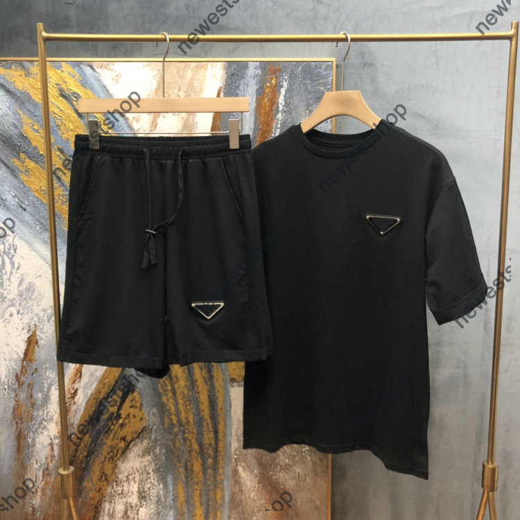 2021 new Summer Men Designer Tracksuits Sets Mens Fashion letter Print Running Suits T-Shirt Short Sleeve Sportswear shirt -XXL, Gray
2021 new Summer Men Designer Tracksuits Sets Mens Fashion letter Print Running Suits T-Shirt Short Sleeve Sportswear shirt -XXL, Gray