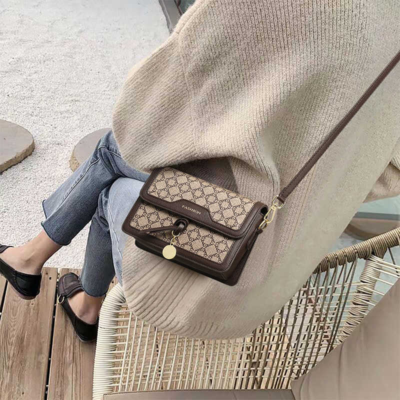 summer 2021 new women's Messenger Bag 2020 fashion versatile one shoulder high-grade group small square bag, Brown
summer 2021 new women's Messenger Bag 2020 fashion versatile one shoulder high-grade group small square bag, Brown