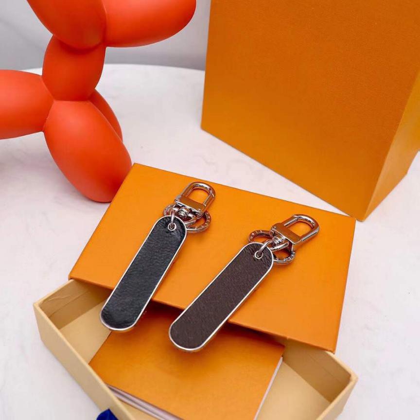2022 Skateboard Stainless Steel Creative Brand Keychain Brown Black Pendant Accessories with Box H1215
2022 Skateboard Stainless Steel Creative Brand Keychain Brown Black Pendant Accessories with Box H1215