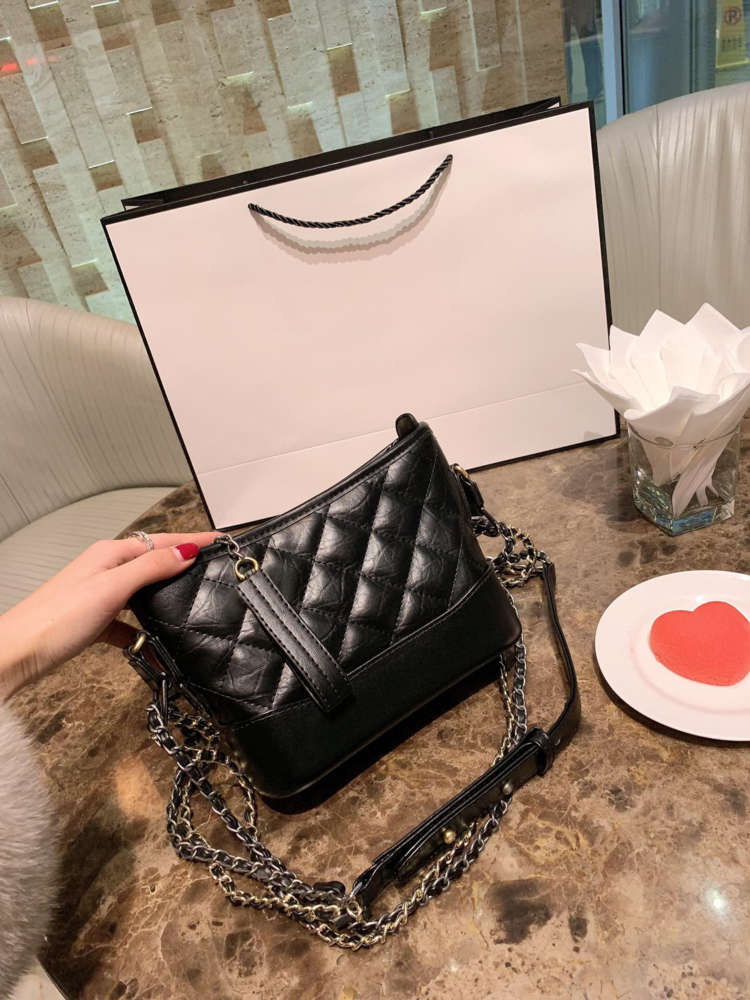 Luxury Stray female han edition new fund of 2020 autumn ling little sweet wind web celebrity bag chain bucket inclined shoulder
Luxury Stray female han edition new fund of 2020 autumn ling little sweet wind web celebrity bag chain bucket inclined shoulder