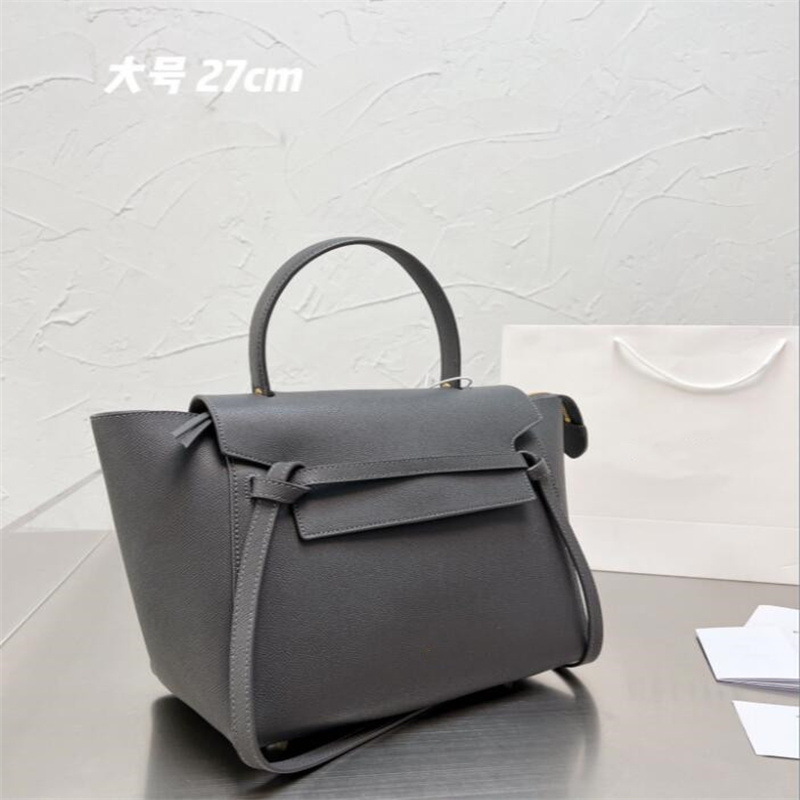2022 classic cowhide handbag shoulder bag fashionable high-quality luxury leather bag female big designer shopping bag, Black
2022 classic cowhide handbag shoulder bag fashionable high-quality luxury leather bag female big designer shopping bag, Black