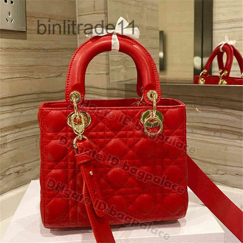 Designer Luxury D Handbags Top Quality Shoulder Lady Bag 2022 Luxurys Designers Bags 20CM Messenger Women Tote 61FL come on, Color 4-20cm-with logo
Designer Luxury D Handbags Top Quality Shoulder Lady Bag 2022 Luxurys Designers Bags 20CM Messenger Women Tote 61FL come on, Color 4-20cm-with logo