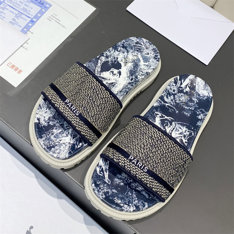 Luxury Designer Women Sandals High Slippers Slide Classic Rubber Embroidery Stripes Printed Flip Flops Beach Slipper Boots Size 35-40, Black 1
Luxury Designer Women Sandals High Slippers Slide Classic Rubber Embroidery Stripes Printed Flip Flops Beach Slipper Boots Size 35-40, Black 1