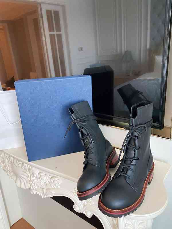 Boots designers women Luxurys dress boots ladies Ankle Bootes Fashion Womens jeans shoesAutumn winter high Heel short platform leather top quality Q2Y9, 1# shoe box
Boots designers women Luxurys dress boots ladies Ankle Bootes Fashion Womens jeans shoesAutumn winter high Heel short platform leather top quality Q2Y9, 1# shoe box