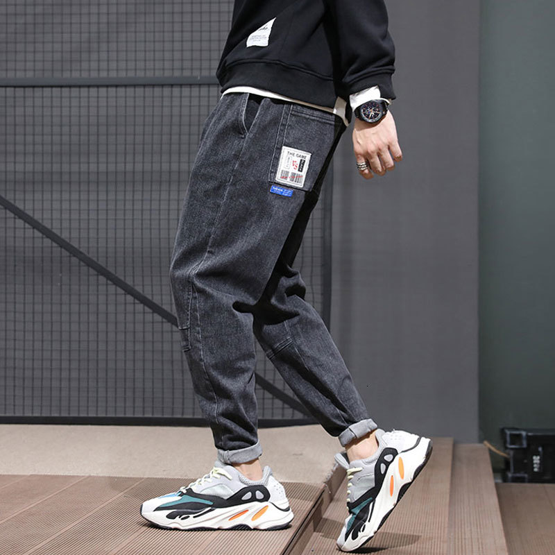 2021 New Japanese Fashion Black Color Loose Fit Spliced Denim Harem Pants Elastic Waist Designer Streetwear Hip Hop Jeans Men 8r8r
2021 New Japanese Fashion Black Color Loose Fit Spliced Denim Harem Pants Elastic Waist Designer Streetwear Hip Hop Jeans Men 8r8r