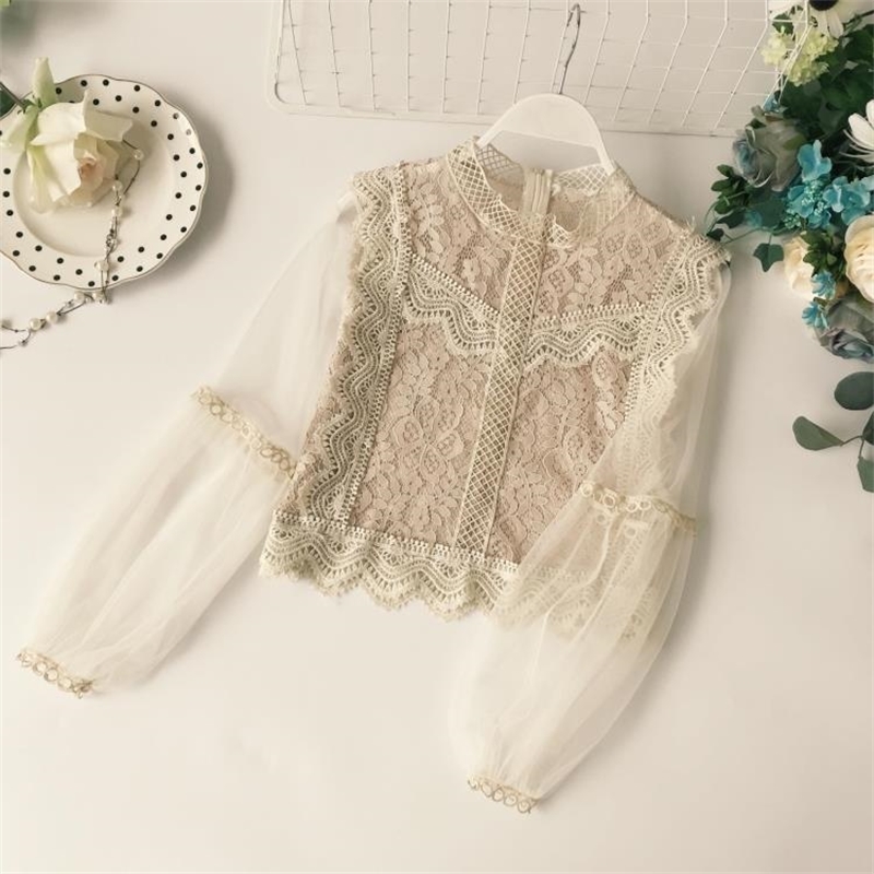 New Arrival Ladies Mesh Lace Hook Flower Lantern Sleeve Loose Retro Short Pullover Blouse Shirts Women Fashion Cute Voile Suits 210225