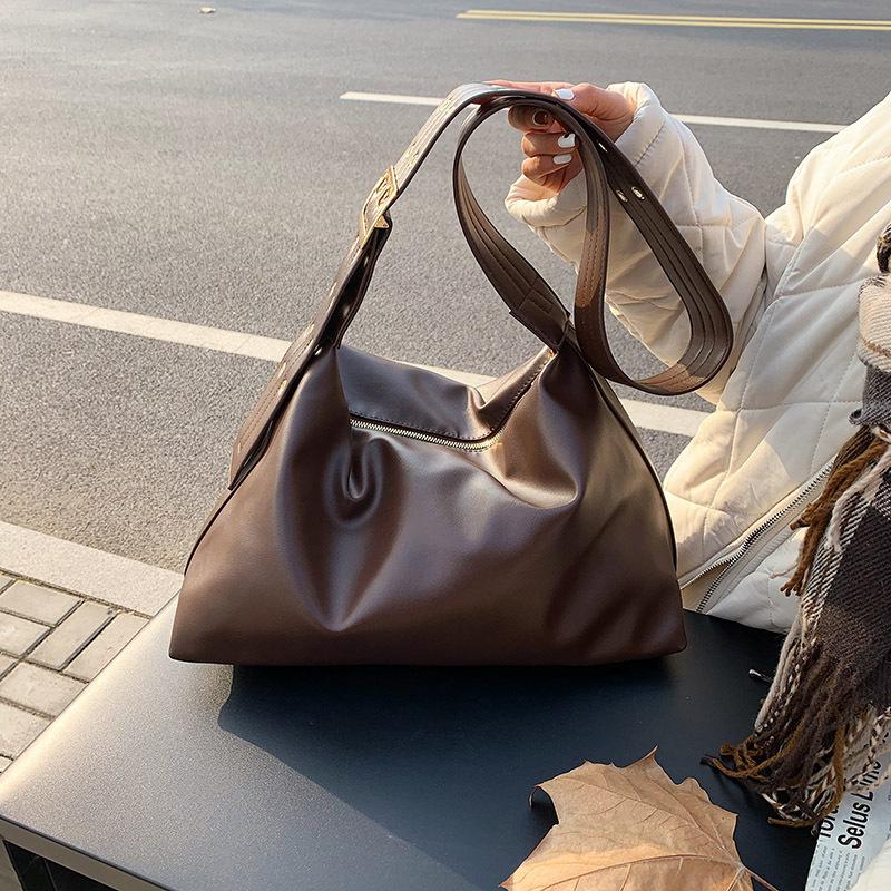 Wide Shoulder Strap Tote Bag Large Capacity Bag 2021 New Fashion Texture Shoulder Slung Bucket, Black
Wide Shoulder Strap Tote Bag Large Capacity Bag 2021 New Fashion Texture Shoulder Slung Bucket, Black